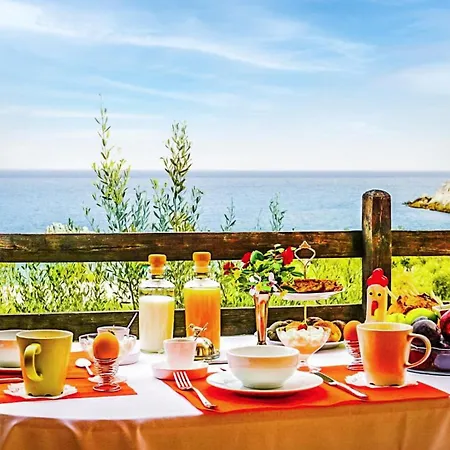 Beachfront Pelion Getaways - Palia